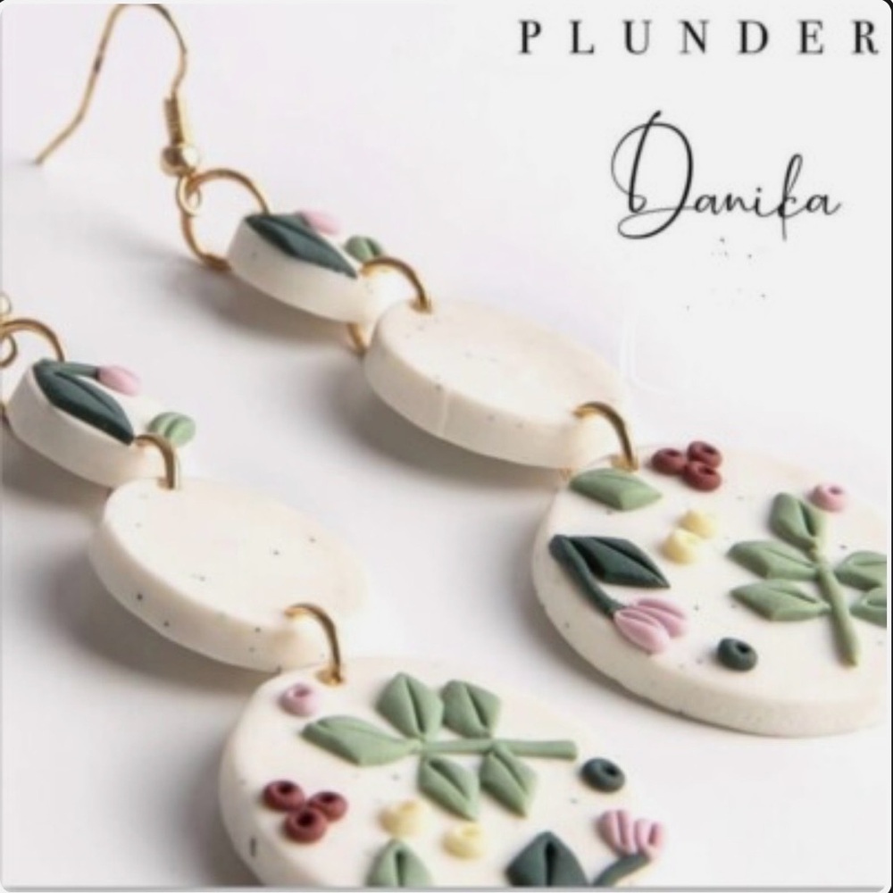 3/$25 PLUNDER WHITE FLORAL CLAY DANGLE EARRINGS - BRAND NEW!